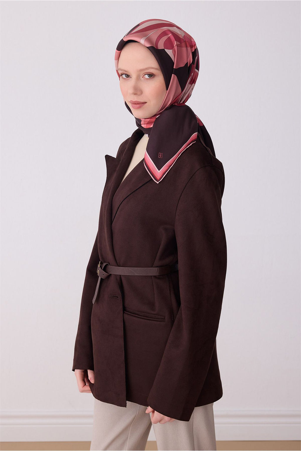 Belli Kahverengi Çiçek Desen %100 Twill İpek Eşarp 4303 - 35