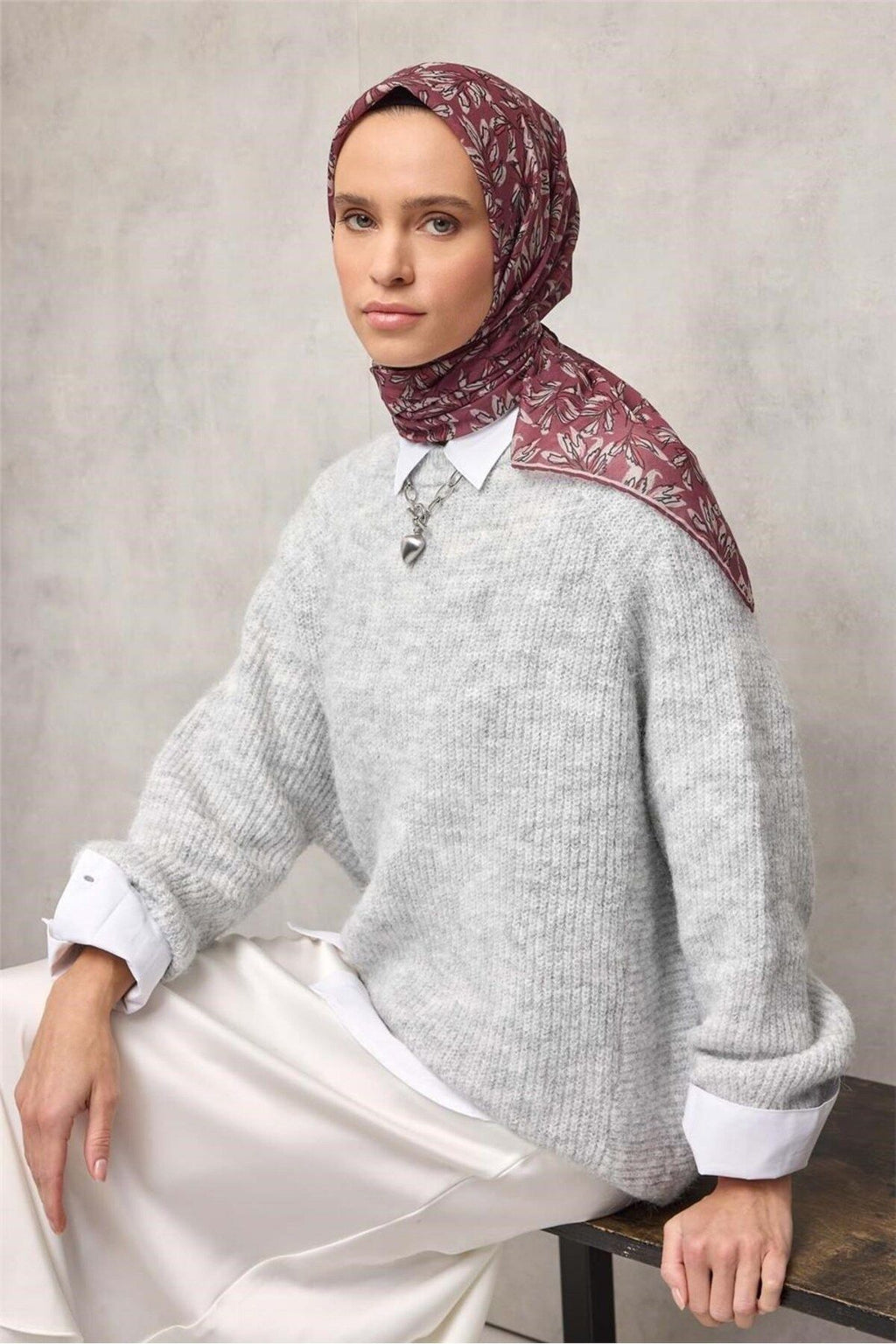 Silk Home Pamuk Polyester Soft Eşarp Gül Kurusu Çiçek Desenli Kaymaz Dokulu 90x90