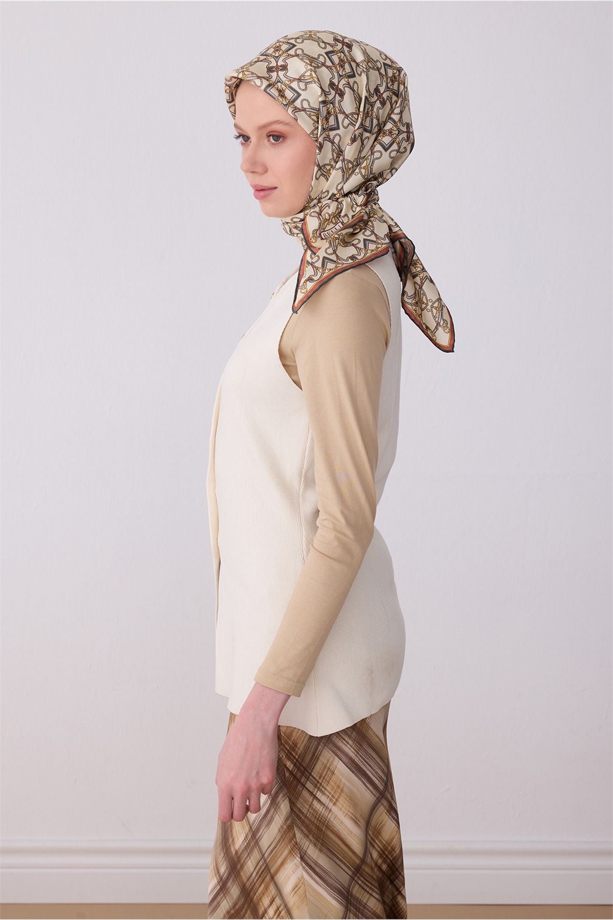 Belli Çok Renkli Klasik Desen %100 Twill İpek Eşarp 4328 - 81