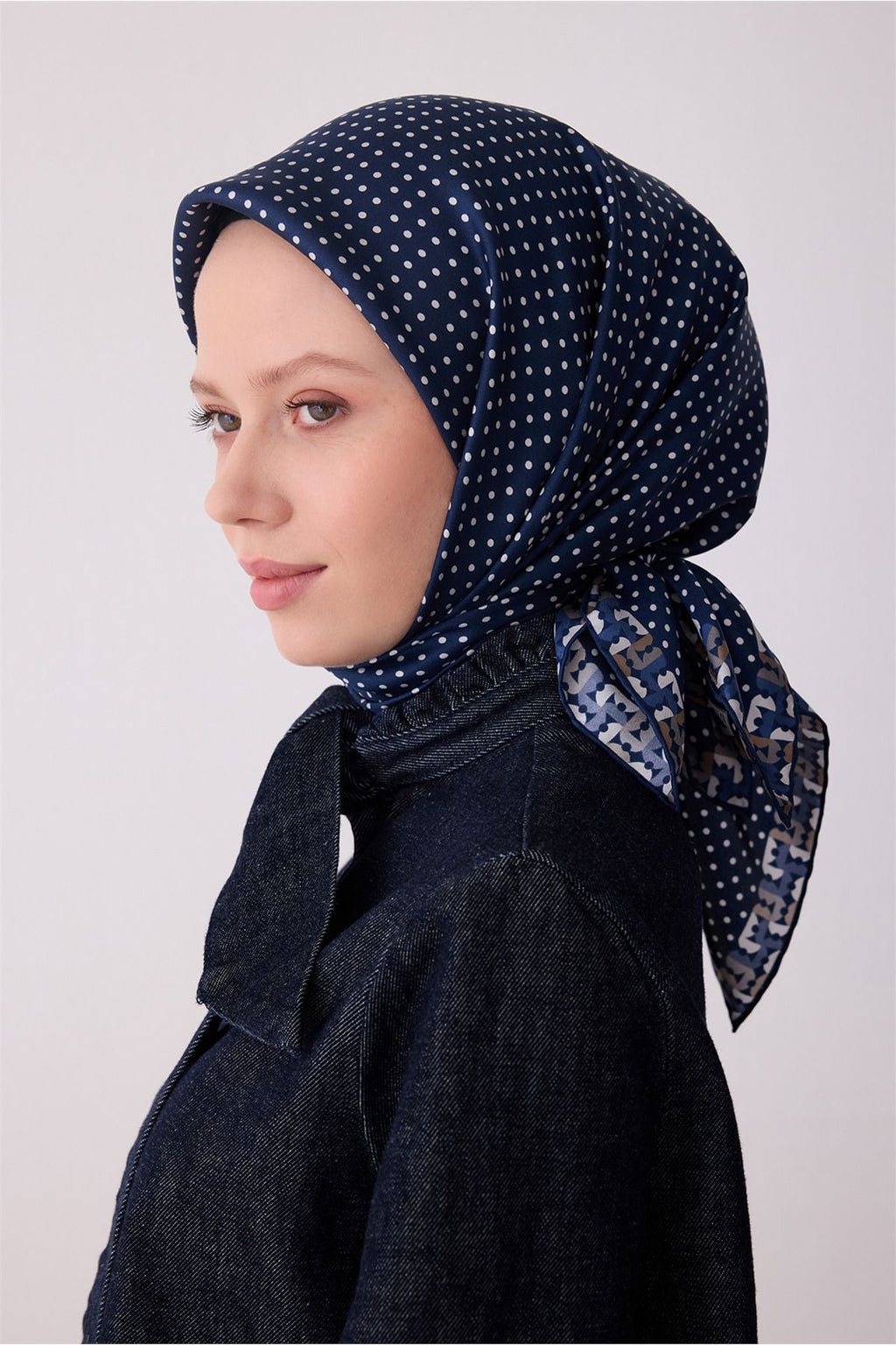 Belli Lacivert Klasik Desen %100 Twill İpek Eşarp 4326 - 86