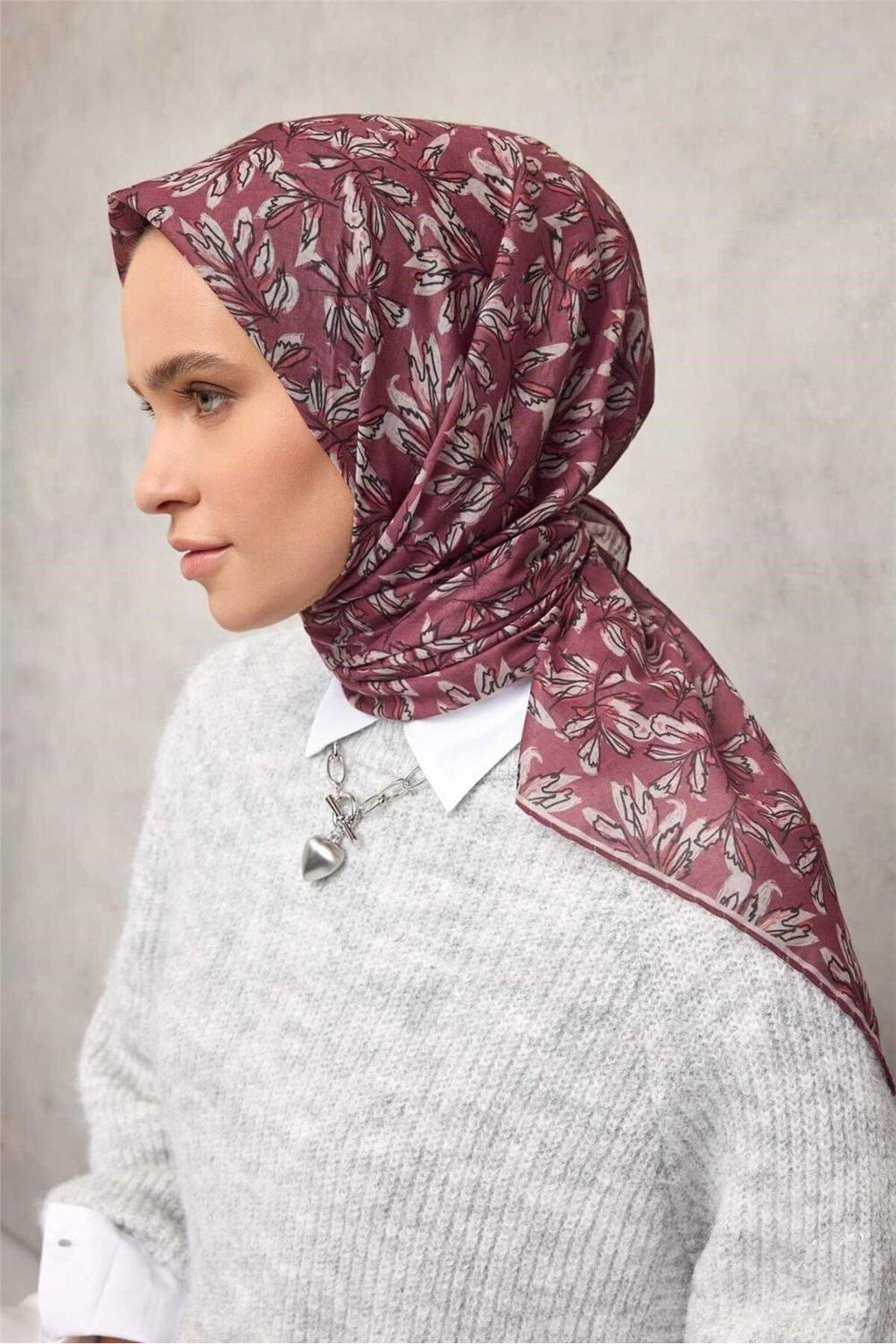 Silk Home Pamuk Polyester Soft Eşarp Gül Kurusu Çiçek Desenli Kaymaz Dokulu 90x90