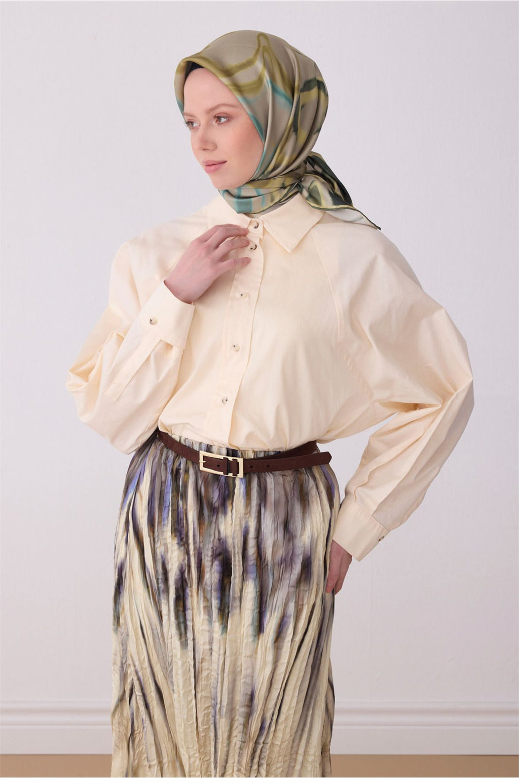Belli Haki Soyut Desen %100 Twill İpek Eşarp 4301 - 80