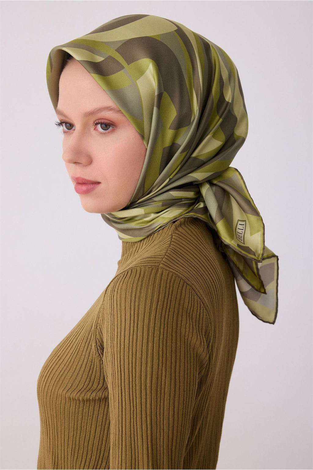 Belli Yeşil Geometrik Desen %100 Twill İpek Eşarp 4327 - 86