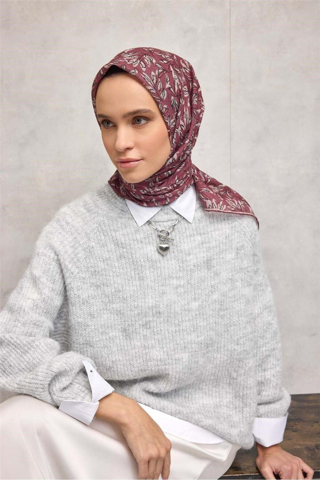 Silk Home Pamuk Polyester Soft Eşarp Gül Kurusu Çiçek Desenli Kaymaz Dokulu 90x90