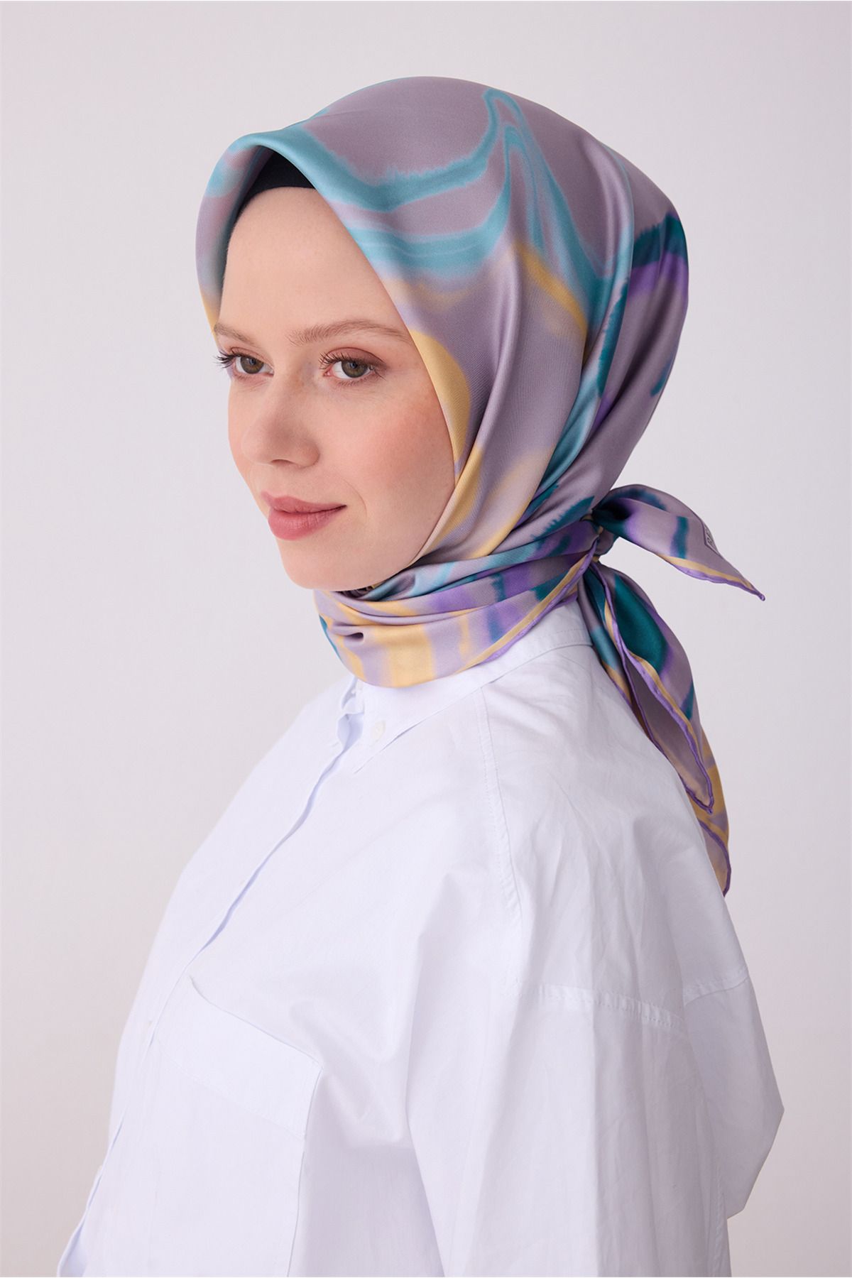 Belli Tivil Saf İpek Eşarp IST 4301 - 83 Lila Soyut Desen