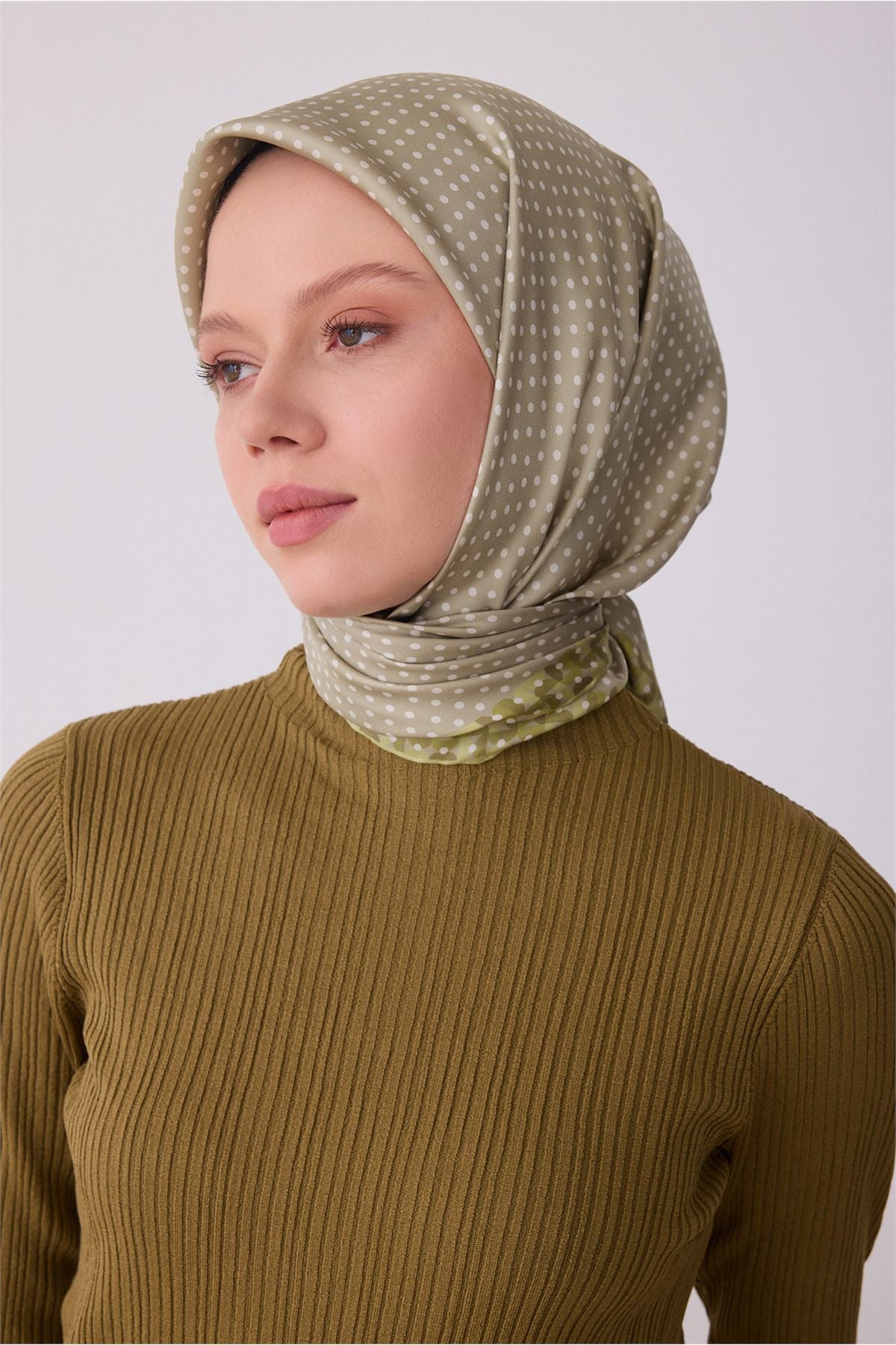 Belli Yeşil Klasik Desen %100 Twill İpek Eşarp 4326 - 85