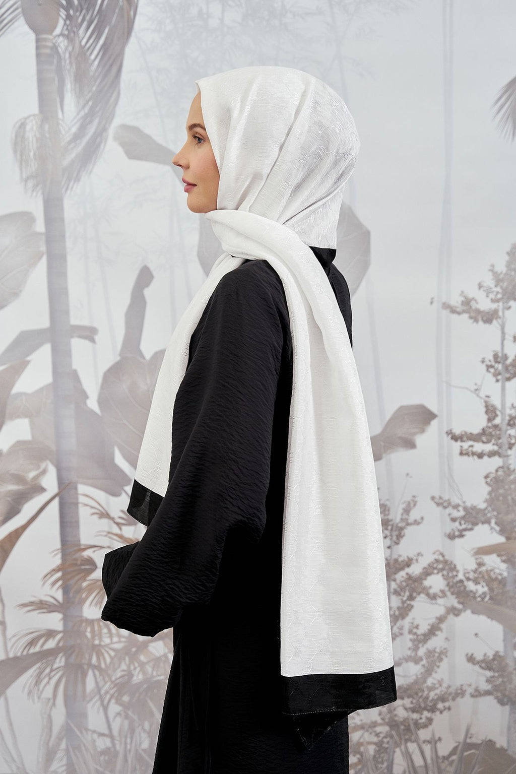 ARMANDA Zincir Monogram Desenli Şal 3042-Kırık Beyaz
